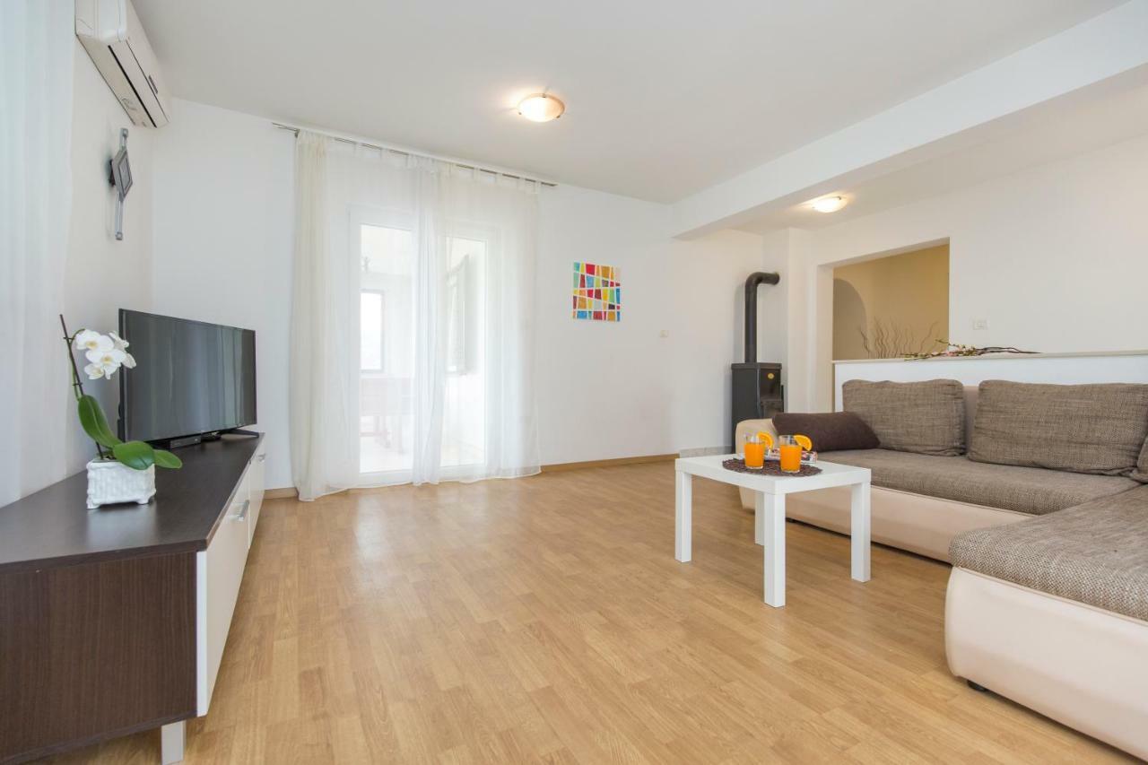 Basanni Apartment ลาบิน ภายนอก รูปภาพ