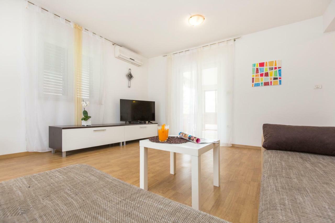 Basanni Apartment ลาบิน ภายนอก รูปภาพ